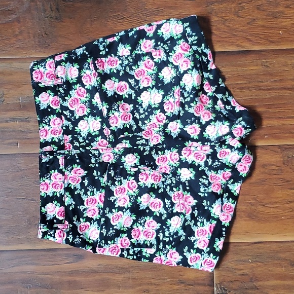 H&M Divided Floral Denim Shorts - Picture 2 of 4